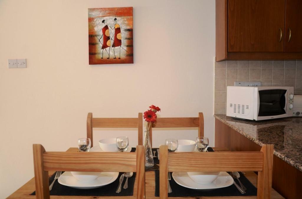 2 Bedroom Poolside Apartment E9 Peyia Exterior foto