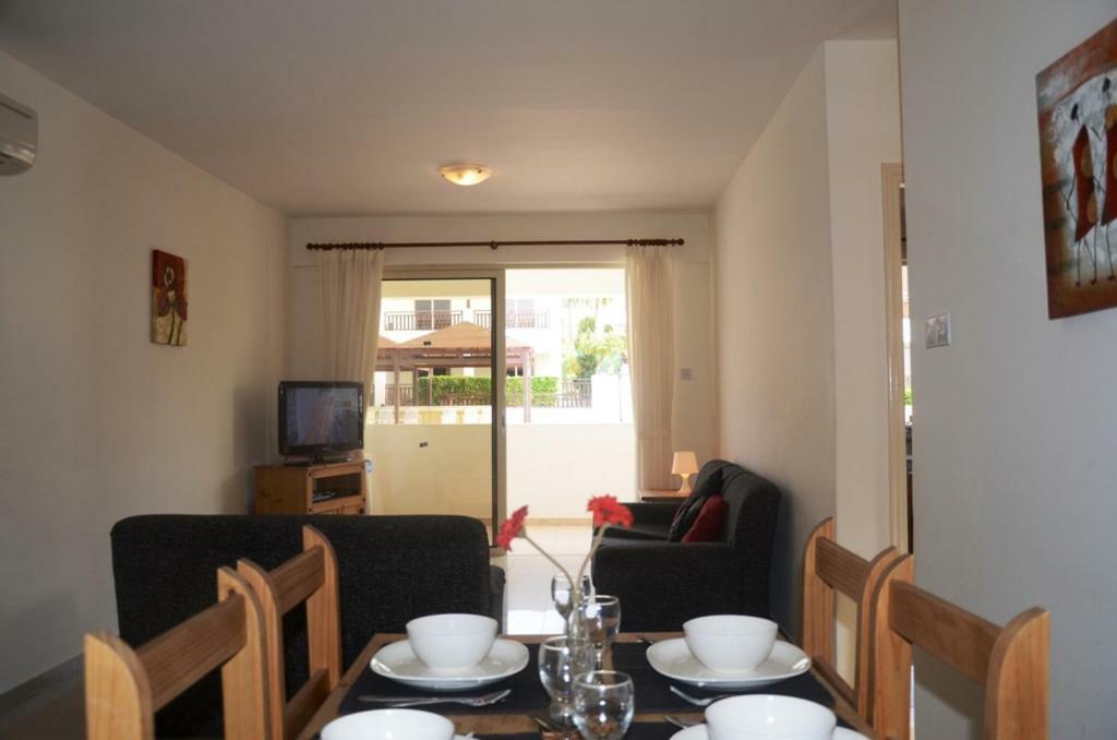 2 Bedroom Poolside Apartment E9 Peyia Exterior foto